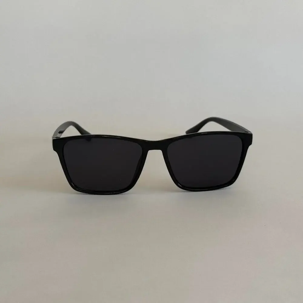 Black square sunglasses with uv